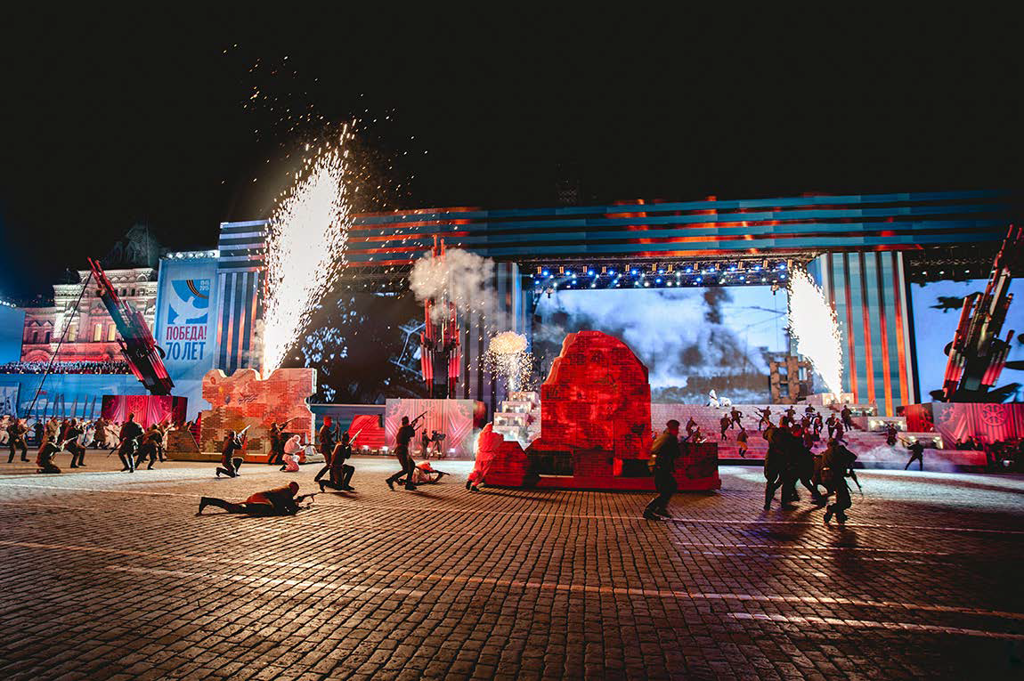 Сцена на 9 мая. Концерт 9 мая на красной площади. Сцена на площади. Концерт 9 мая площадь Москва. Концерт на красной площади 9 мая 2015.